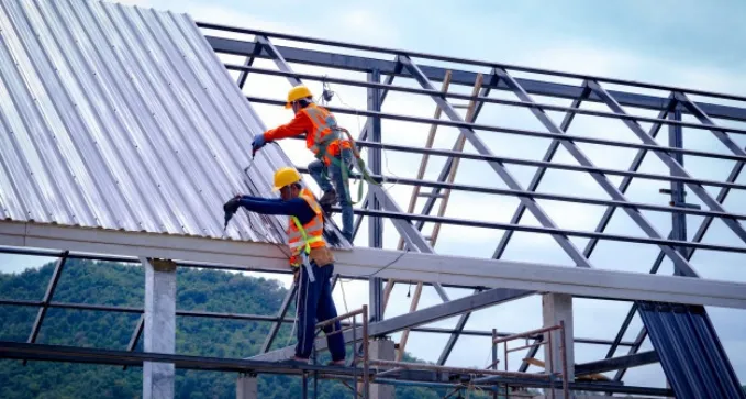 instalación de cubierta metálica para nave industrial en Palencia