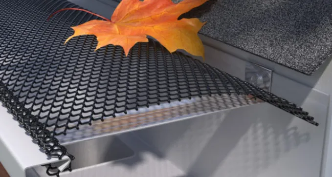 instalacion de rejillas cubre canalones para evitar atascos en Palencia