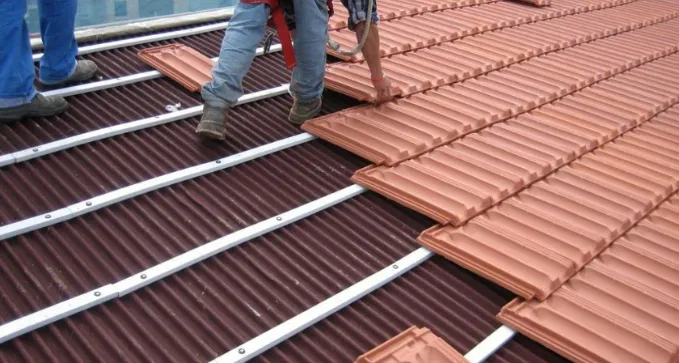 poner ondulen bajo teja para rehabilitar cubierta en guardo, palencia